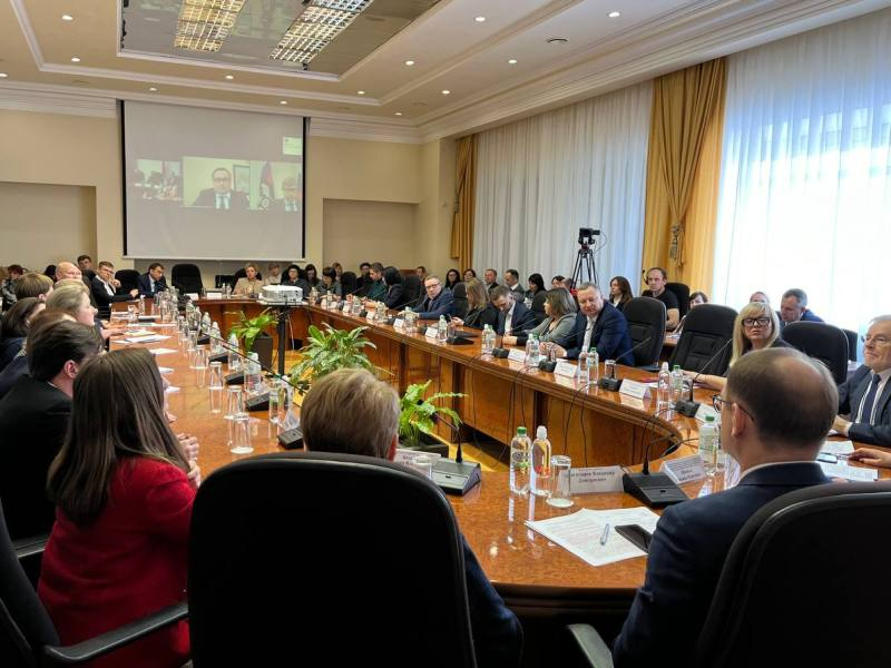 Как справиться с HR-вызовом: промышленные предприятия, вузы и органы власти обсудили на сессии в Самаре
